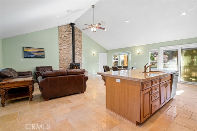 Detail Gallery Image 11 of 37 For 301 S Shakespeare Ln, Big Bear City,  CA 92314 - 3 Beds | 2 Baths