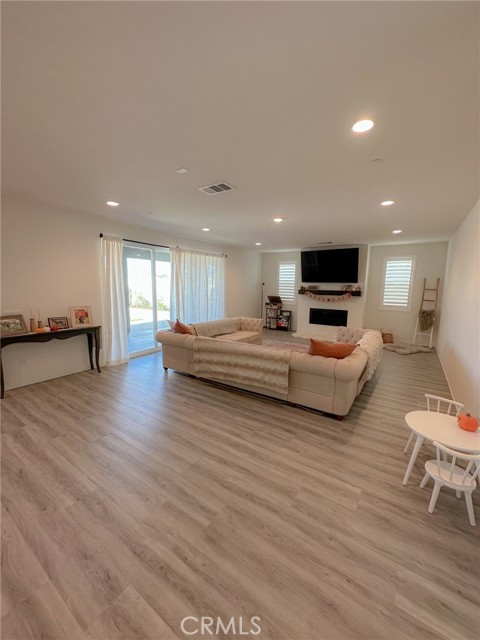 Detail Gallery Image 6 of 31 For 39547 Verbena Way, Temecula,  CA 92591 - 5 Beds | 3/1 Baths