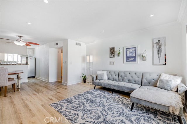 7035 Woodley Avenue, 216 photo 1