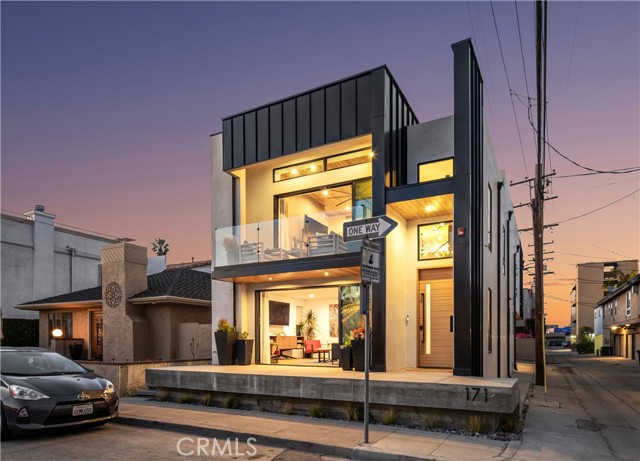171 Savona Walk, Long Beach CA: https://media.crmls.org/medias/1f5dbe59-a816-4d9b-a6bd-a2c07af1e742.jpg
