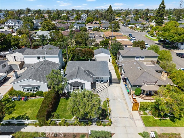 340 Broadway, Costa Mesa CA: https://media.crmls.org/medias/1f5e2bed-d427-4c0f-b6e0-d8fcf04e5632.jpg
