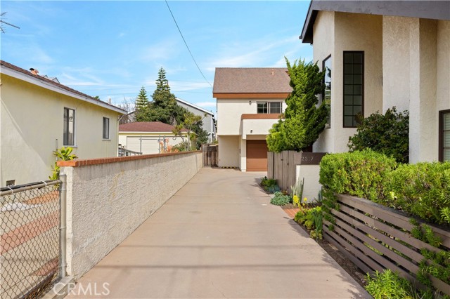 Detail Gallery Image 30 of 34 For 2317 Carnegie Ln #B,  Redondo Beach,  CA 90278 - 3 Beds | 2/1 Baths