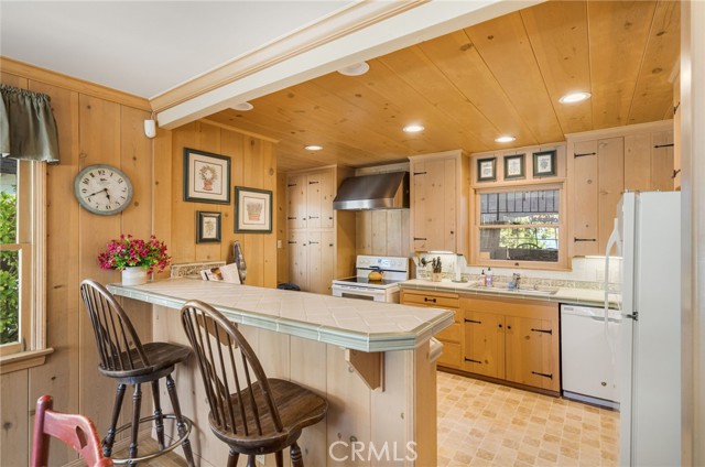 Detail Gallery Image 11 of 53 For 244 John Muir, Lake Arrowhead,  CA 92352 - 5 Beds | 3/1 Baths