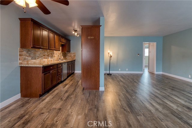1130 E 1st Street, Long Beach CA: https://media.crmls.org/medias/1f5ead70-b3fd-4c00-af73-d362bef02e8d.jpg