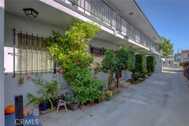 Detail Gallery Image 3 of 43 For 2615 Chariton St, Los Angeles,  CA 90034 - – Beds | – Baths