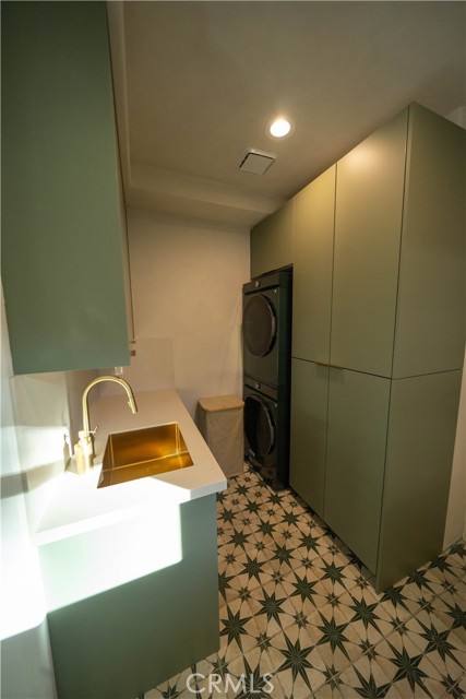 Detail Gallery Image 38 of 74 For 17437 Oak Creek Ct, Encino,  CA 91316 - 5 Beds | 5/1 Baths