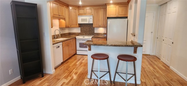 Detail Gallery Image 2 of 14 For 101 Scholz Plz #223,  Newport Beach,  CA 92663 - 1 Beds | 1 Baths