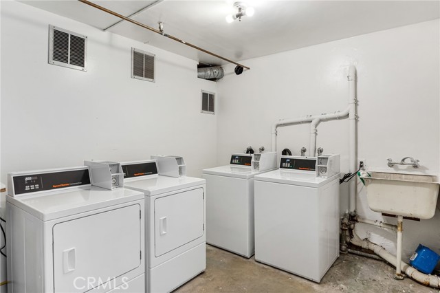 1234 N Laurel Avenue, West Hollywood CA: https://media.crmls.org/medias/1f60dee8-bea1-42e8-9e6e-26c7fa9a6e12.jpg