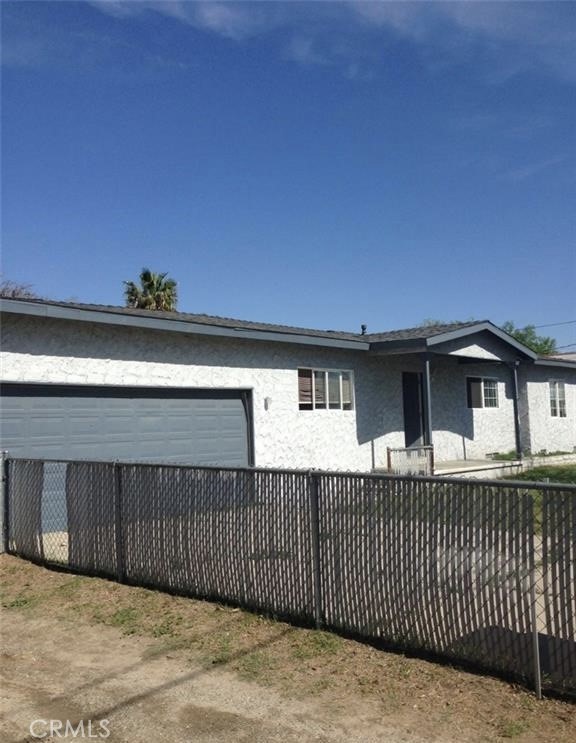 Detail Gallery Image 2 of 7 For 18264 Pine Ave, Fontana,  CA 92335 - – Beds | – Baths