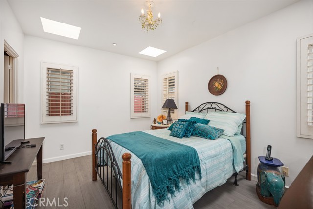 103 Yorktown, Newport Beach CA: https://media.crmls.org/medias/1f61a1b3-e05f-4da5-8a0e-9d27364695ff.jpg