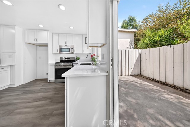 16733 Parthenia Street, 5 photo 7