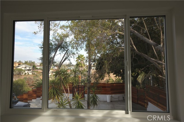 1220 Thorn W, San Diego CA: https://media.crmls.org/medias/1f64ffac-de37-436a-98de-ee6d4468e050.jpg