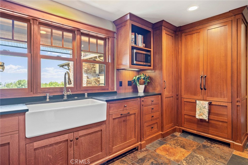 1f6607ff 892b 48ae B972 Aa50ccffe7df