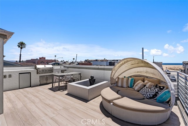 200 E Balboa Boulevard, Newport Beach CA: https://media.crmls.org/medias/1f67174c-6af0-4d92-a4fe-ac289ee22e0b.jpg