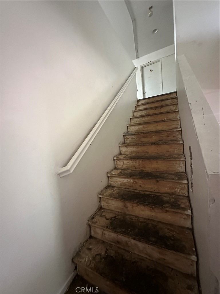 https://media.crmls.org/medias/1f673e66-1247-490a-8353-589f23e06269.jpg?preset=X-Large