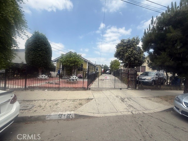 815 E 111th Place, Los Angeles CA: https://media.crmls.org/medias/1f67e379-dede-40b9-b790-14cf7aca49b7.jpg