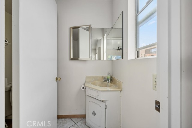 Detail Gallery Image 22 of 38 For 2027 W 93rd, Los Angeles,  CA 90047 - 3 Beds | 3 Baths