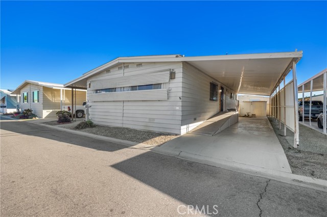 1895 W Devonshire Avenue, Hemet CA: https://media.crmls.org/medias/1f67f2ff-ab21-405b-9778-f67cbf1f58c9.jpg