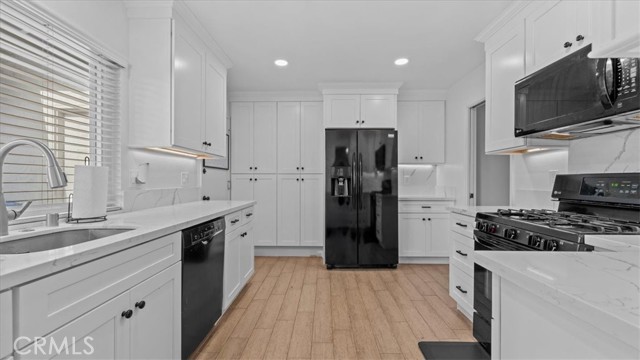 Detail Gallery Image 8 of 25 For 1692 Carmel Cir, Upland,  CA 91784 - 3 Beds | 2 Baths