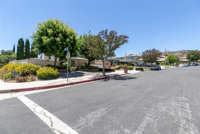 Detail Gallery Image 2 of 53 For 13119 Constable Ave, Granada Hills,  CA 91344 - 5 Beds | 3 Baths