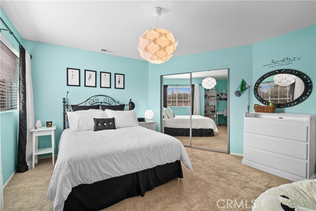 Middle bedroom with alcove