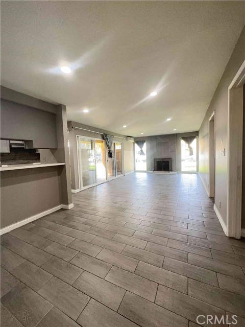 Detail Gallery Image 4 of 16 For 2406 Angela #1,  Pomona,  CA 91766 - 3 Beds | 2 Baths