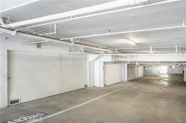 Detail Gallery Image 26 of 32 For 11954 Mayfield Ave #3,  Los Angeles,  CA 90049 - 2 Beds | 2/1 Baths