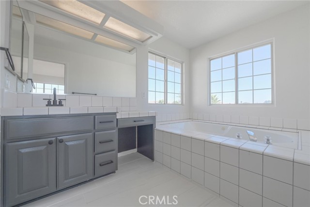17725 Vista Point, Victorville CA: https://media.crmls.org/medias/1f69436b-d4c3-4939-aae0-13bcc733f714.jpg