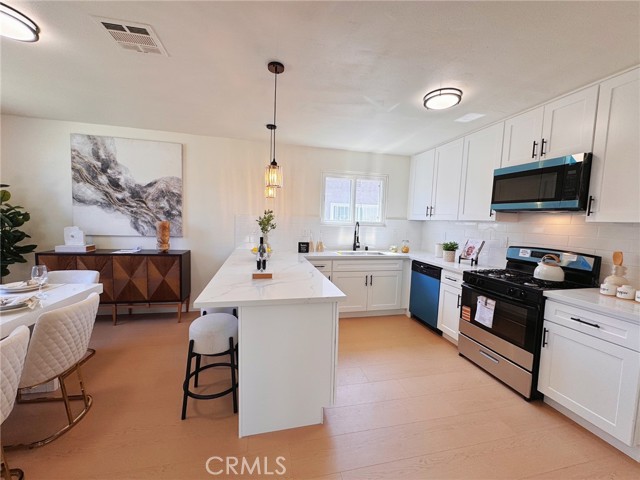 Detail Gallery Image 6 of 11 For 8633 Cimarron St, Los Angeles,  CA 90047 - 4 Beds | 3 Baths