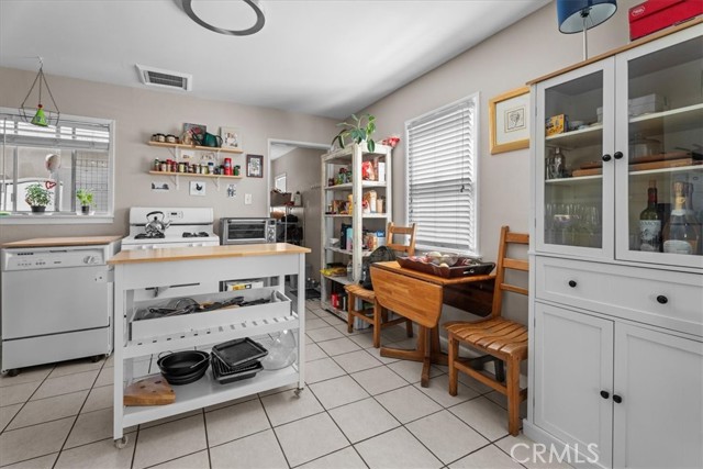1906 Plant Avenue, Redondo Beach CA: https://media.crmls.org/medias/1f6b0c4b-6eb4-4b9c-a489-8d86f41ab7b3.jpg