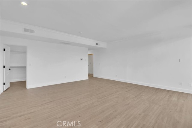 390 S Sepulveda Boulevard, Brentwood CA: https://media.crmls.org/medias/1f6bd899-d150-4734-a53e-33cfacd979b3.jpg