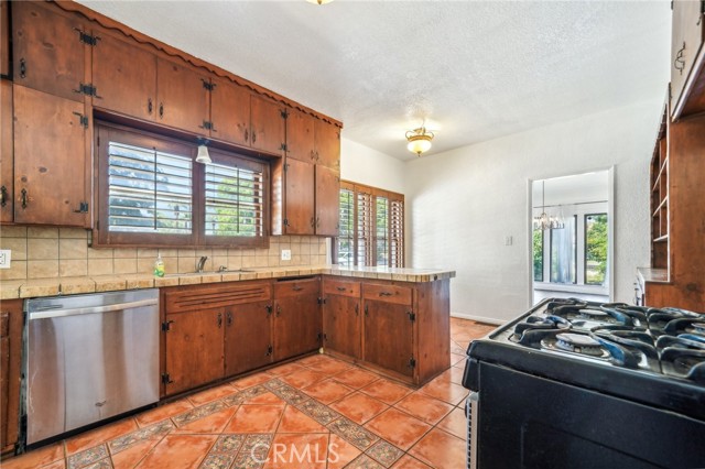 3098 N Arrowhead Avenue, San Bernardino CA: https://media.crmls.org/medias/1f6cd80c-9fe9-48ea-b721-72400726c213.jpg