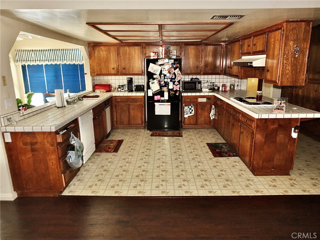 https://media.crmls.org/medias/1f6ceb0b-ab4f-4d34-a8c3-a6949dd2902a.jpg?preset=X-Large