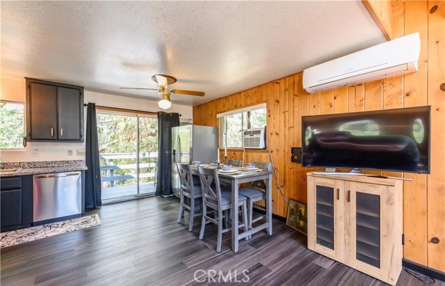 29148 Lyon Drive, Cedar Glen CA: https://media.crmls.org/medias/1f6cedb1-4c54-4207-9059-3330f995c878.jpg
