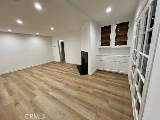 Detail Gallery Image 7 of 13 For 18656 Runnymede Street, Reseda,  CA 91335 - 3 Beds | 2 Baths