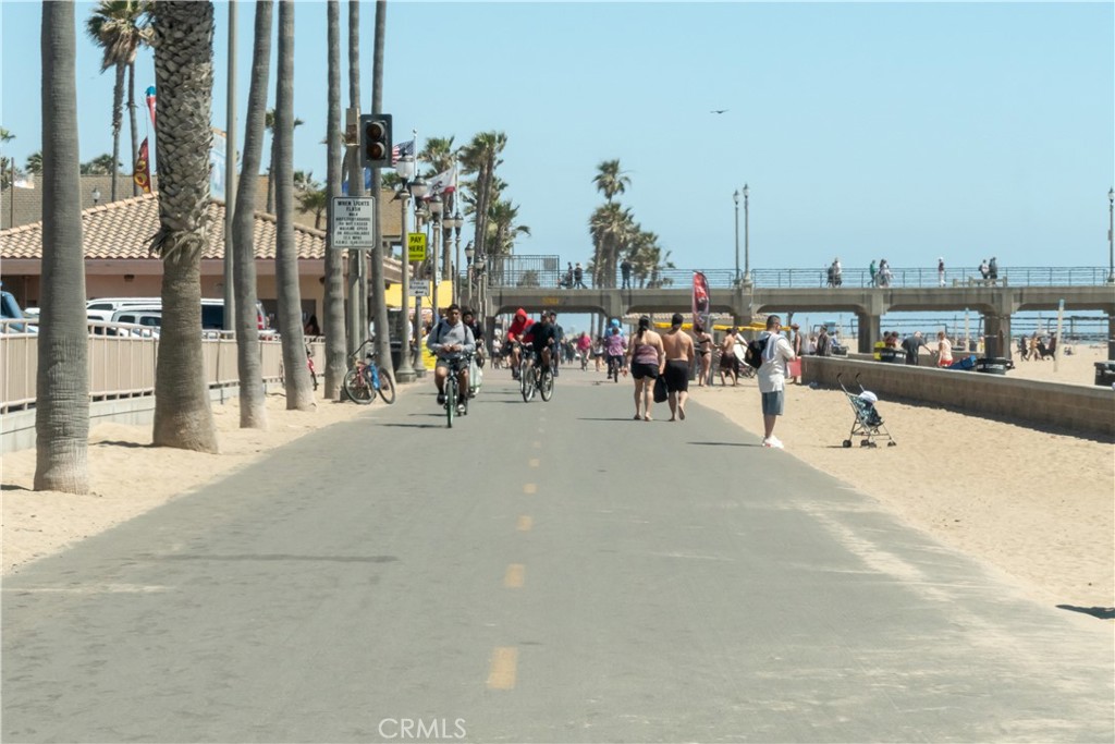 https://media.crmls.org/medias/1f6dc2f9-12f0-4945-9d23-e086d01b412d.jpg?preset=X-Large