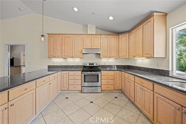 460 Pile Street, Ramona CA: https://media.crmls.org/medias/1f6df2d5-e1e7-418b-88a3-71c6e30705f2.jpg