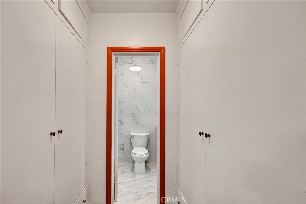 https://media.crmls.org/medias/1f6e1688-1ba0-4d5d-b0f7-37fc85d9748b.jpg?preset=X-Large