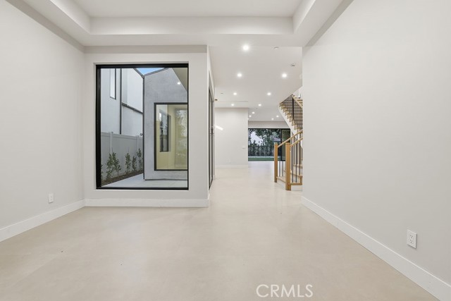 Detail Gallery Image 4 of 21 For 4623 Atoll Ave, Sherman Oaks,  CA 91423 - 5 Beds | 5/1 Baths