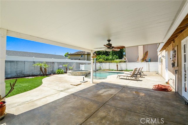 16091 Gold Circle, Huntington Beach CA: https://media.crmls.org/medias/1f6ef5a9-7f1c-4f12-8d20-5a3fd1426759.jpg