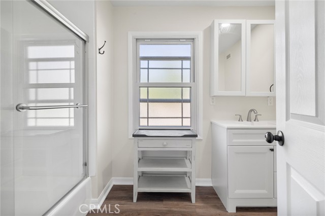 2109 N Dymond Street, Burbank CA: https://media.crmls.org/medias/1f6f28dd-772f-420e-92be-b0a95c69d6a2.jpg