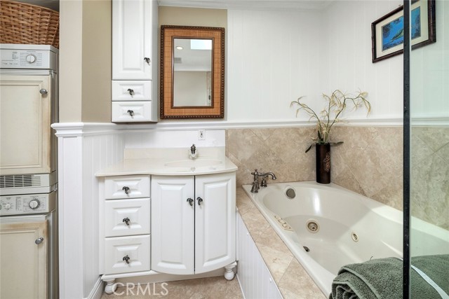 4006 Aladdin Drive, Huntington Beach CA: https://media.crmls.org/medias/1f6f768e-305a-4651-9842-1fe86f133f2b.jpg