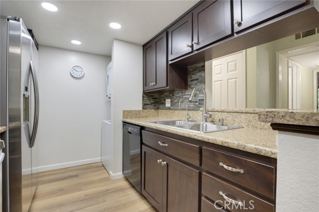 460 Oak Street, 215 photo 12
