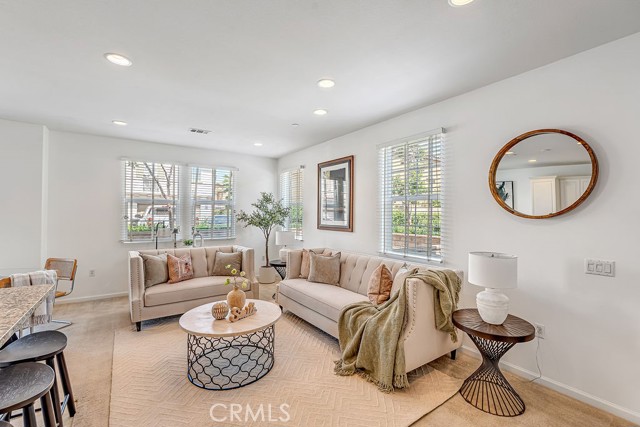 Detail Gallery Image 6 of 36 For 3071 E via Rosso, Ontario,  CA 91764 - 3 Beds | 2/1 Baths