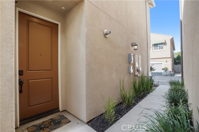 Detail Gallery Image 4 of 35 For 14914 W. Navarre Way, Sylmar,  CA 91342 - 4 Beds | 2/1 Baths