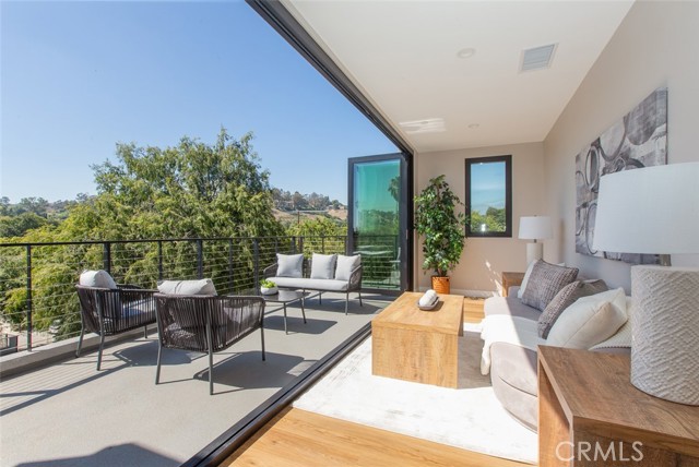 Detail Gallery Image 7 of 33 For 3682 Harriman Ave #2,  El Sereno,  CA 90032 - 3 Beds | 3/1 Baths