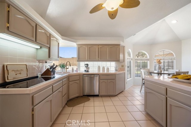 Detail Gallery Image 13 of 37 For 1015 Butterfly Ct, Santa Maria,  CA 93455 - 3 Beds | 2 Baths