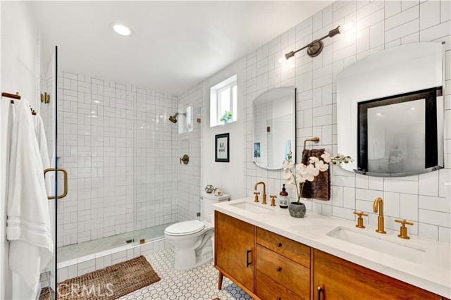 2218 S Linda Way, Santa Ana CA: https://media.crmls.org/medias/1f716fbd-afb4-4bb6-827c-506da38376cb.jpg