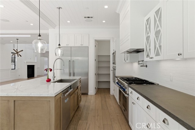 Detail Gallery Image 16 of 59 For 1405 Oak Ave, Manhattan Beach,  CA 90266 - 4 Beds | 4/1 Baths