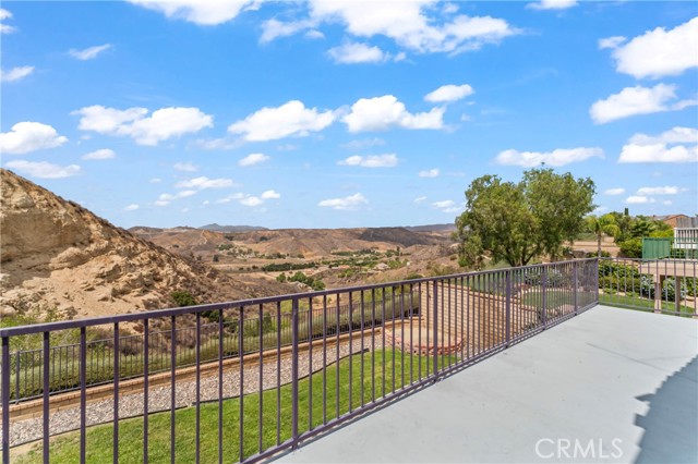 22939 Raintree Lane, Saugus CA: https://media.crmls.org/medias/1f71d9b1-eb87-4ee8-a181-b5a61fa0f318.jpg